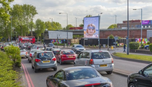 Target affluent commuters with Clear Channel's Chiswick Island